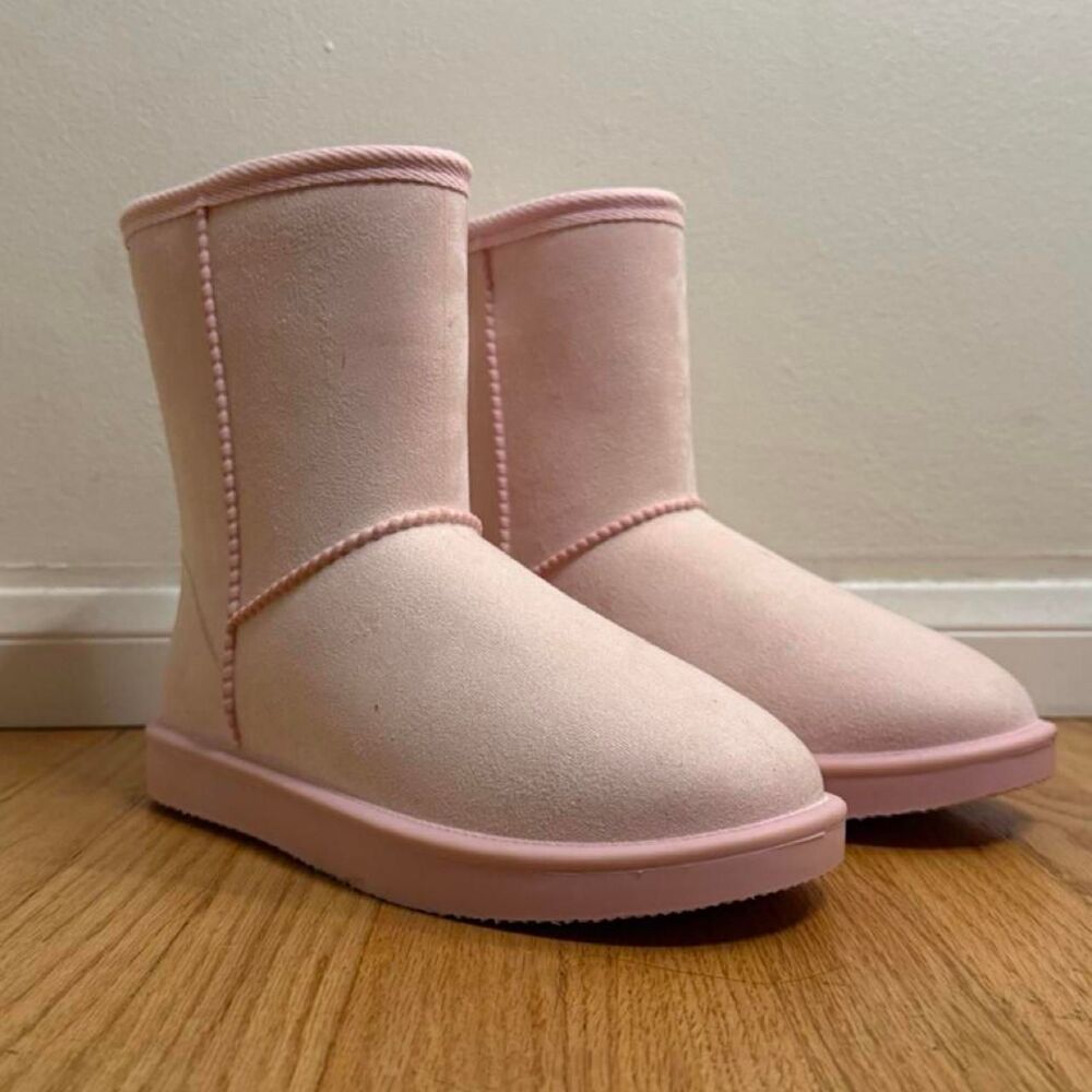 Dksuko Baby Pink Faux Suede Shearling Lined Snow Boots Est. Size 8